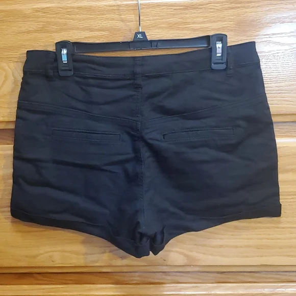 Black Shorts with buttons - Picture 3 of 5